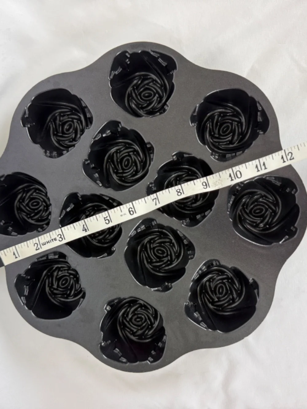 Nordic Ware Sweetheart Roses Cupcake 12 Cakelets Baking Pan Excellent